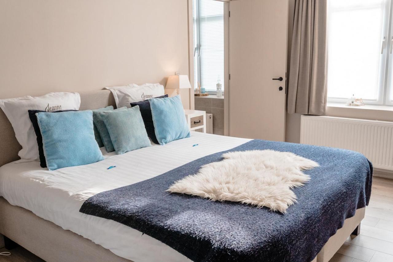 ニーウポールト Jeanne Bed & Breakfast エクステリア 写真